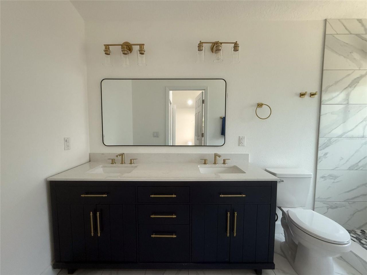 Photo 19 of 20: PRIMARY BATH / DOUBLE SINK VANITY