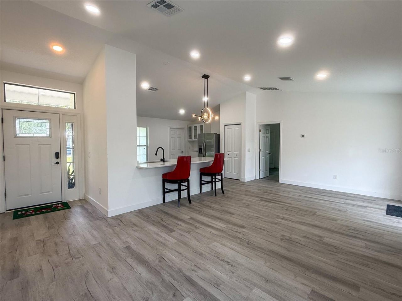 Photo 4 of 20: ENTRY / LIVING ROOM