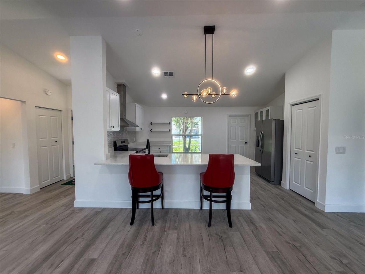 Photo 6 of 20: ENTRY / LIVING ROOM / KITCHEN