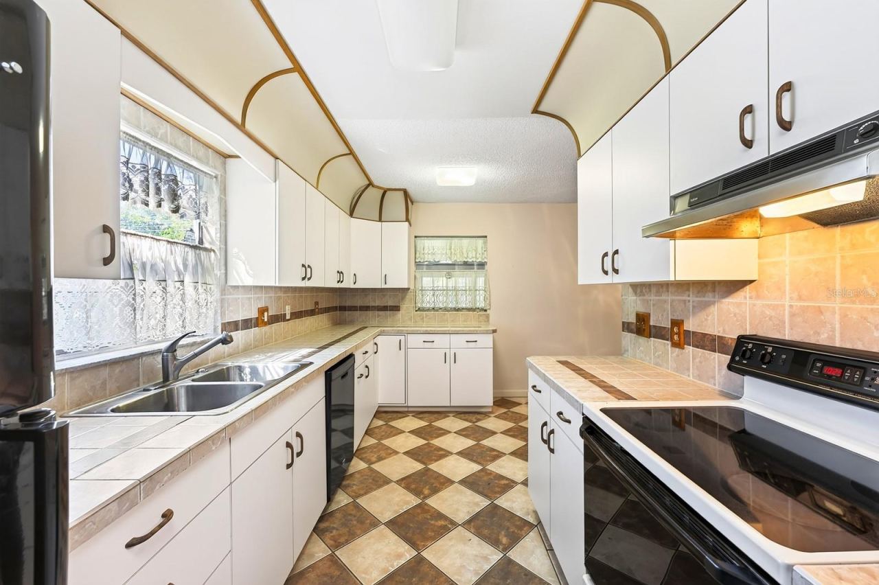 Photo 6 of 20: Kitchen.