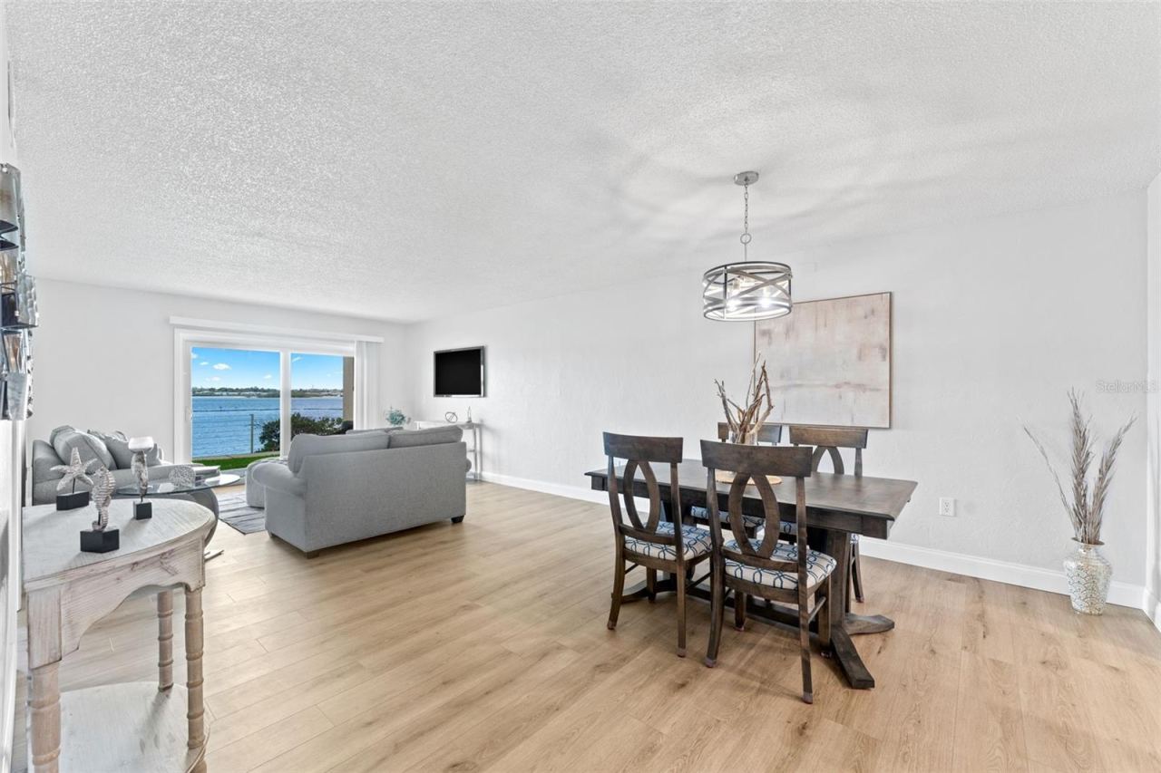 Photo 11 of 20: Open concept living