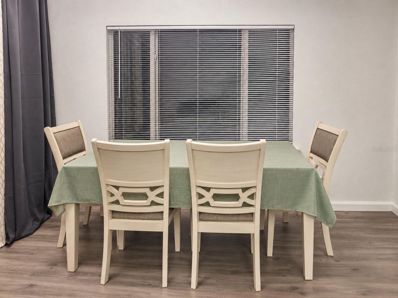 Photo 4 of 20: Dining Room