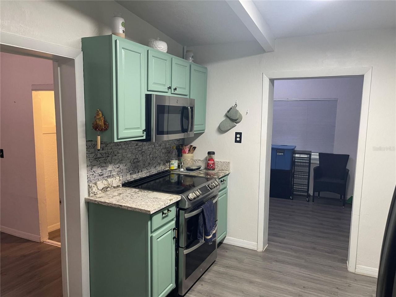 Photo 9 of 20: Kitchen/Living Room