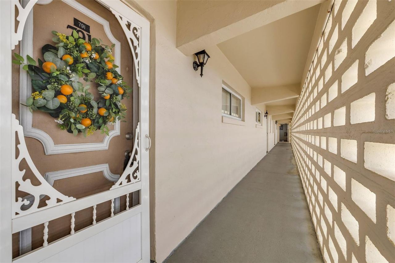Photo 11 of 20: Unit Entry