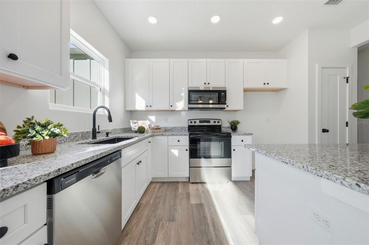 Photo 3 of 20: Kitchen