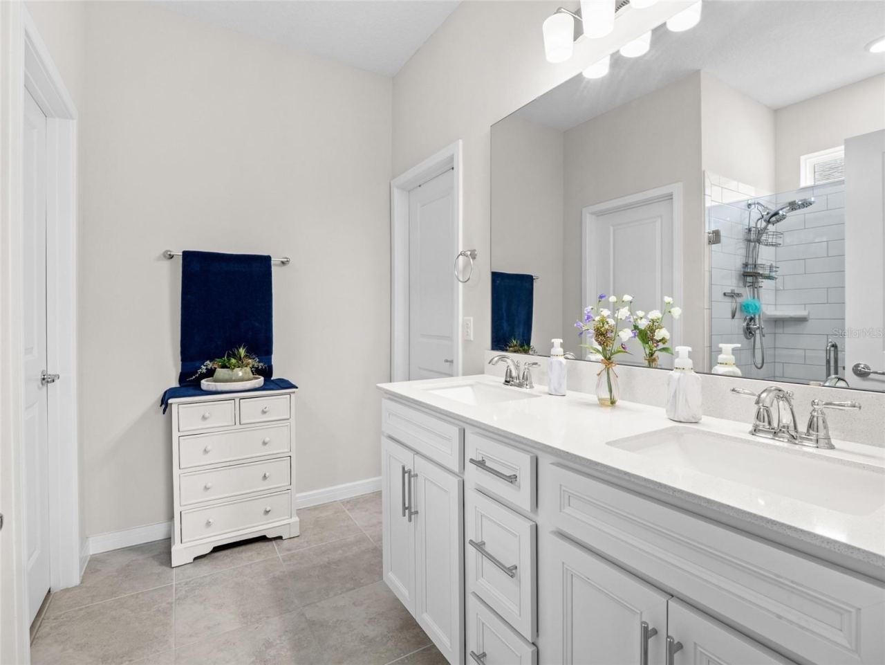 Photo 18 of 20: Large Primary bathroom