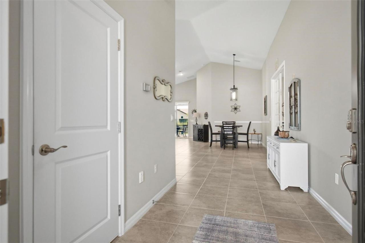 Photo 6 of 20: Entry way