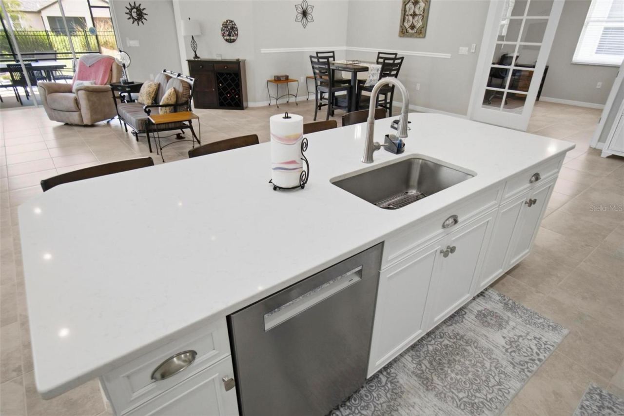 Photo 19 of 20: Kitchen farmhouse sink