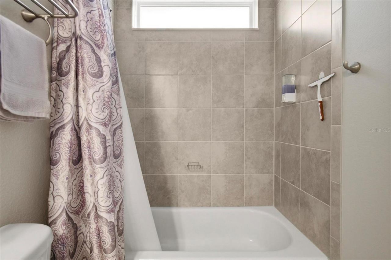 Photo 13 of 20: Hall bath