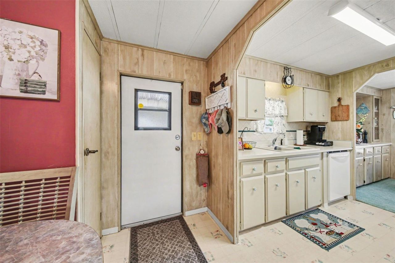 Photo 2 of 17: Entry to kitchen