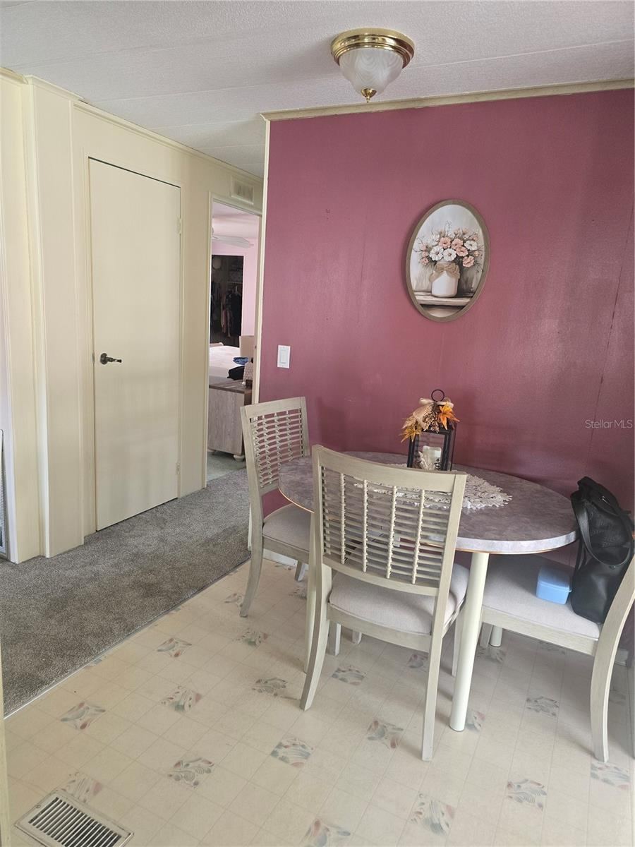 Photo 4 of 17: Eat in kitchen