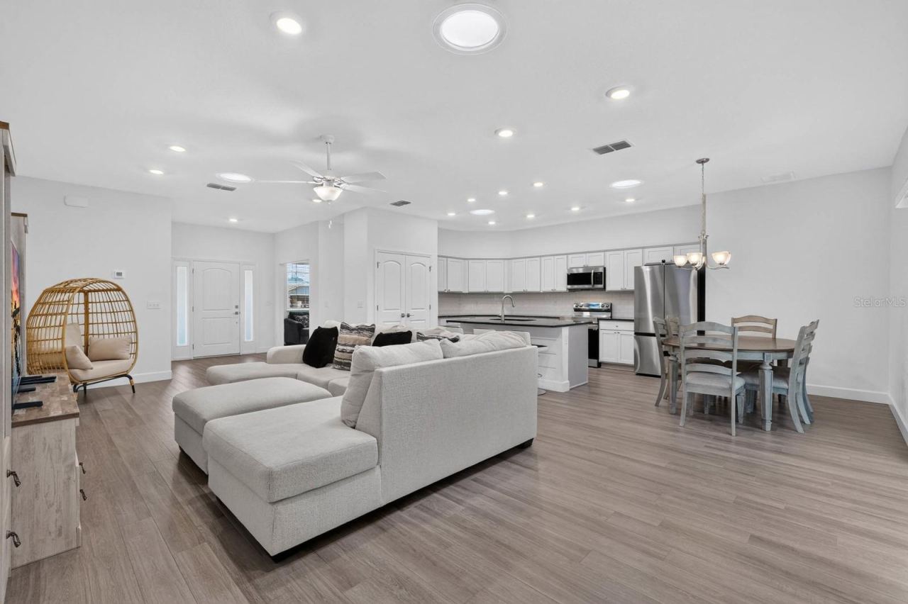 Photo 2 of 20: living area