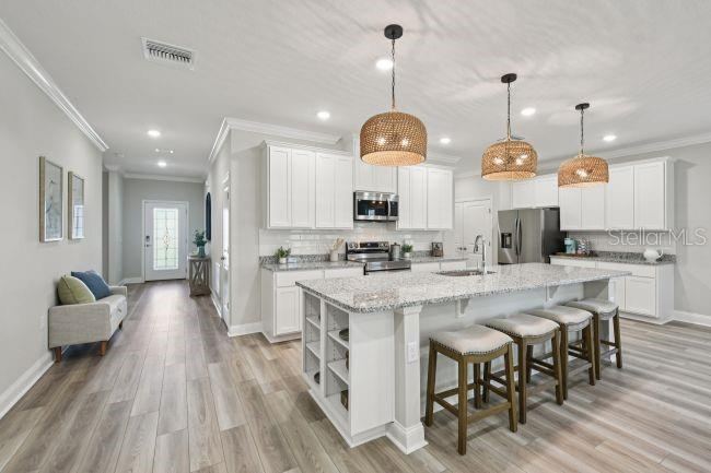 Photo 4 of 20: Model home - actual features may vary.