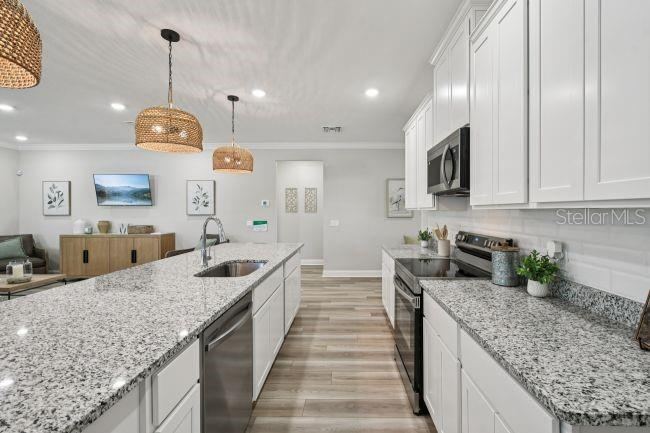 Photo 9 of 20: Model home - actual features may vary.