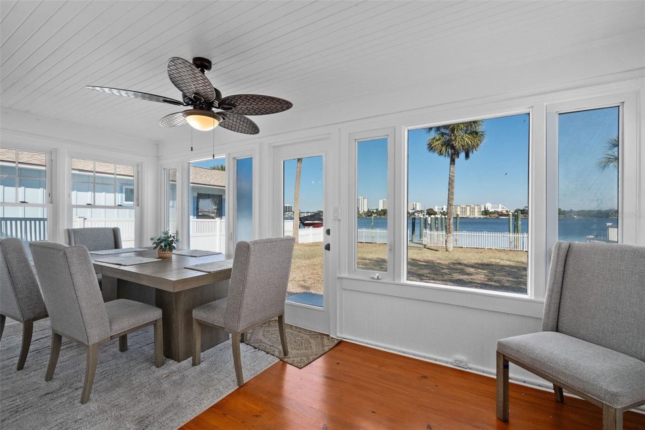 Photo 15 of 20: Additional dining area with water view