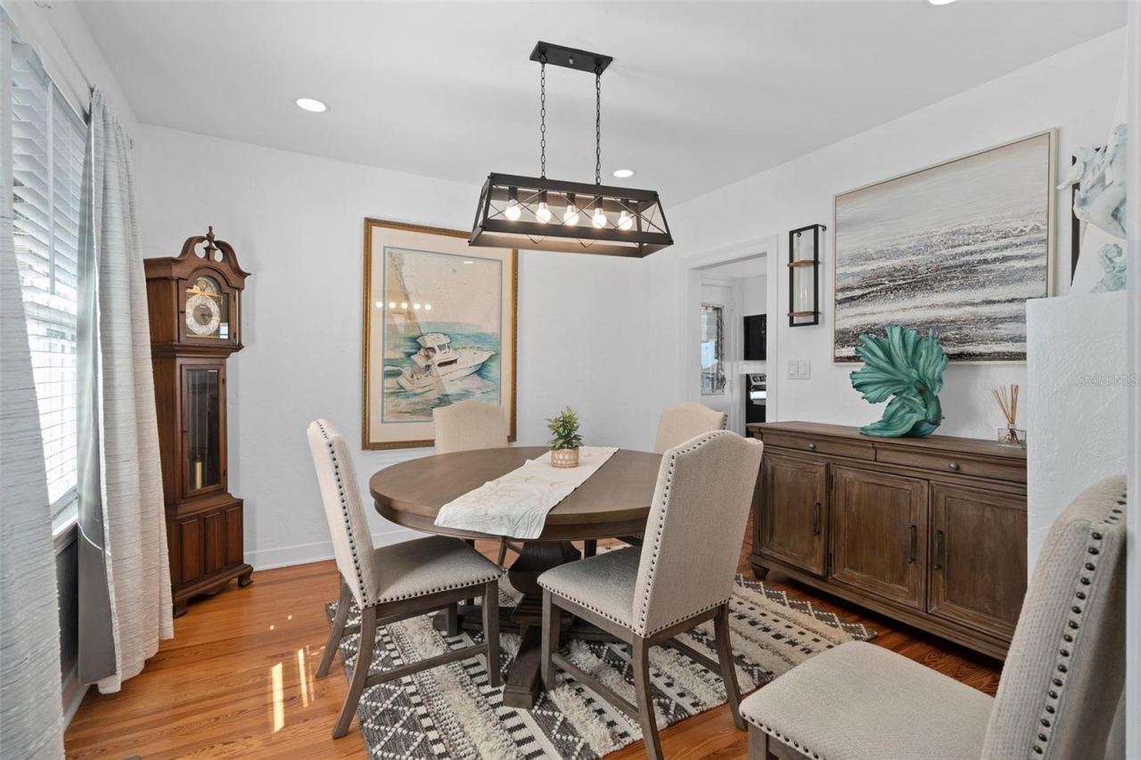 Photo 16 of 20: Dining Room