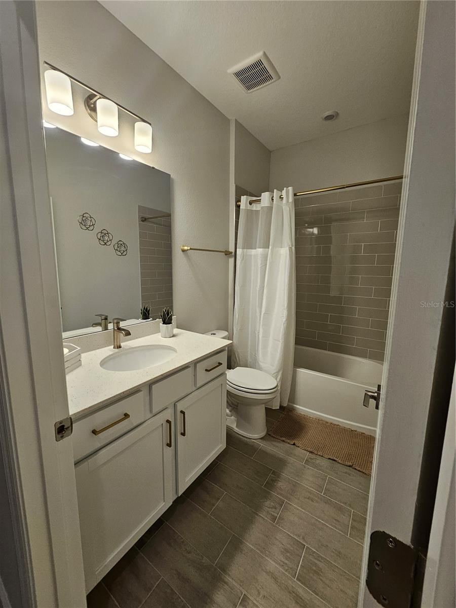 Photo 19 of 20: Bathroom 2