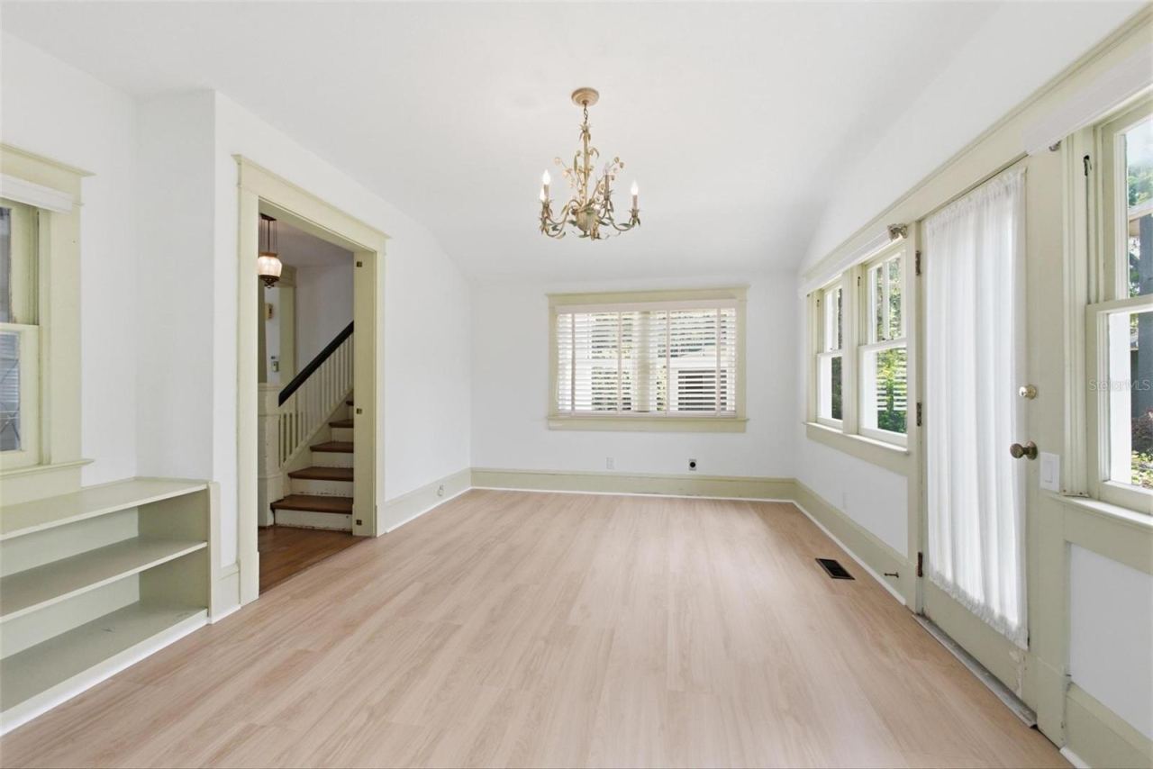 Photo 20 of 20: Sunroom/bonus room/office/workout room, downstairs just off the entry. Lots of natural light.
