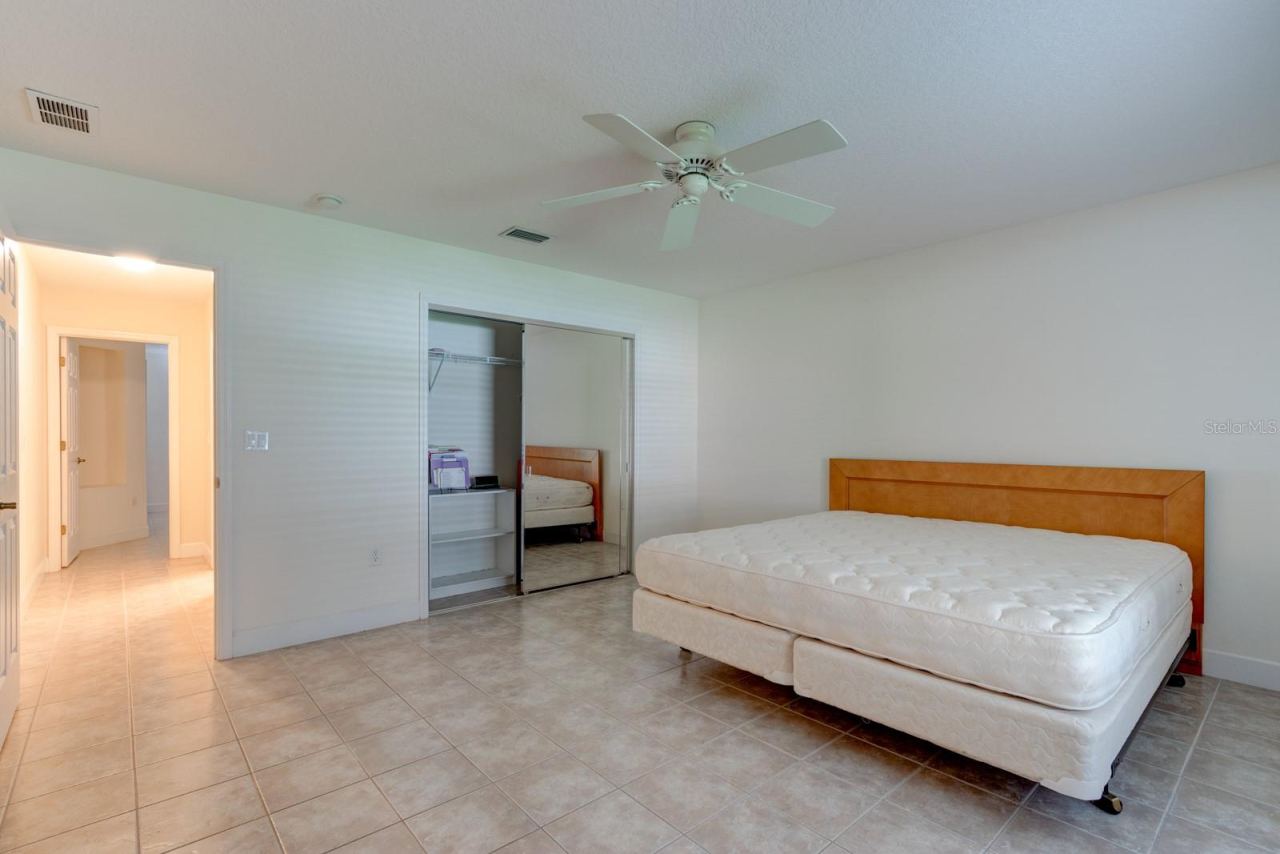 Photo 8 of 20: Bedroom 2-2