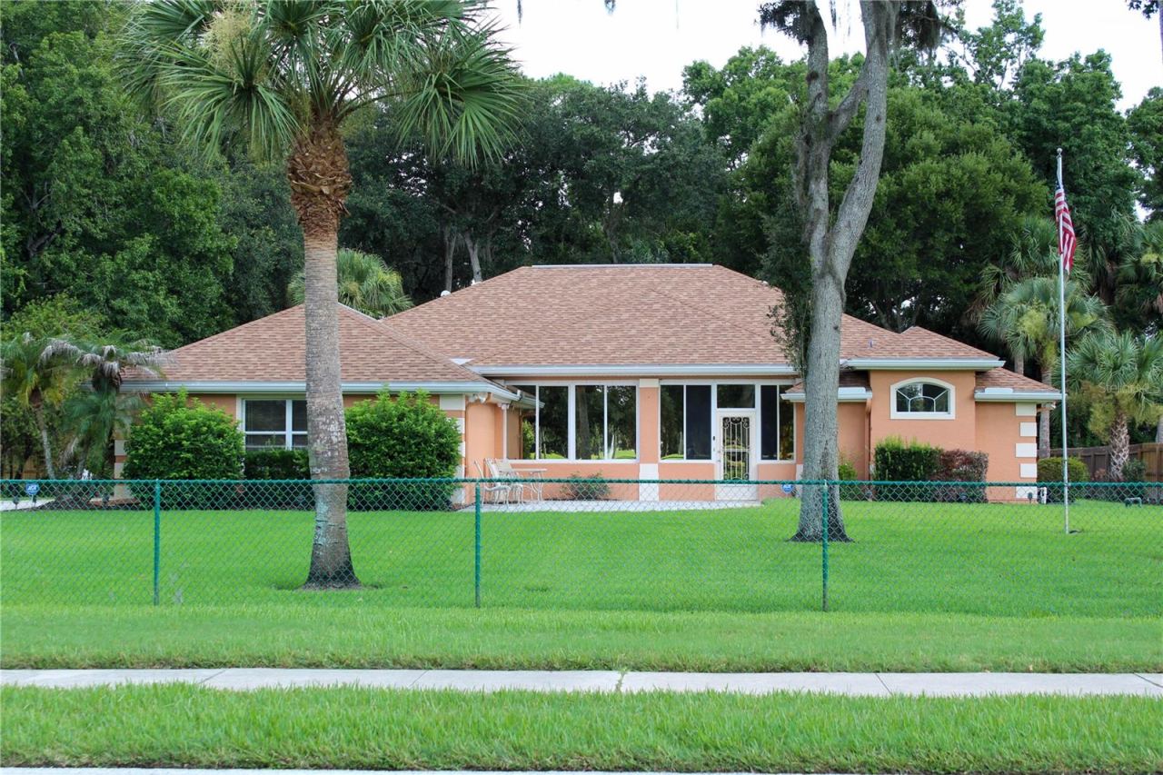 Photo 1 of 20: Front of House