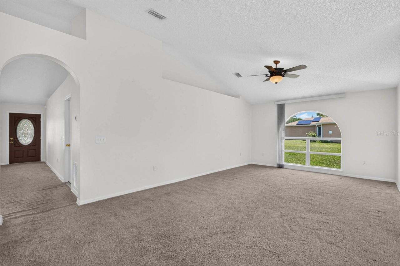 Photo 13 of 20: Family Room