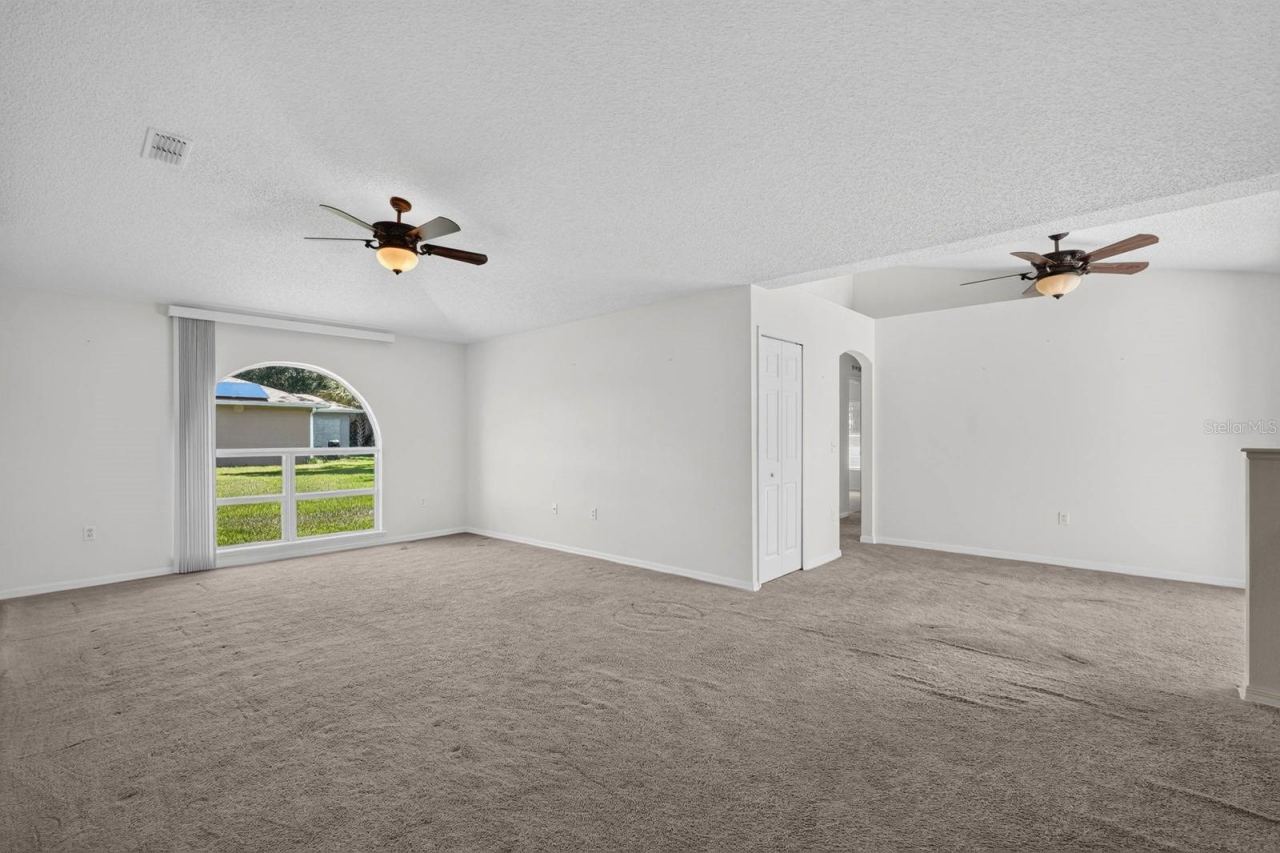 Photo 12 of 20: Family Room