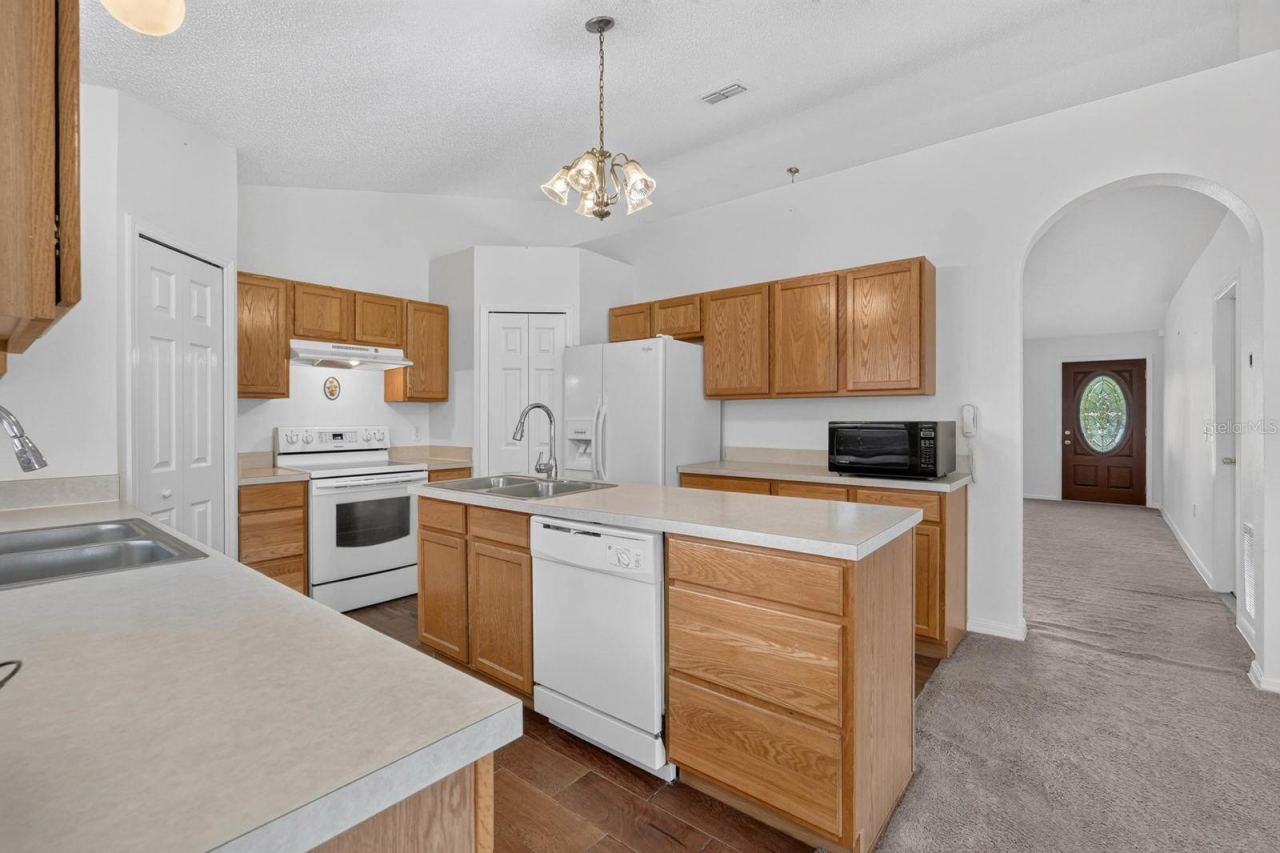 Photo 16 of 20: Kitchen