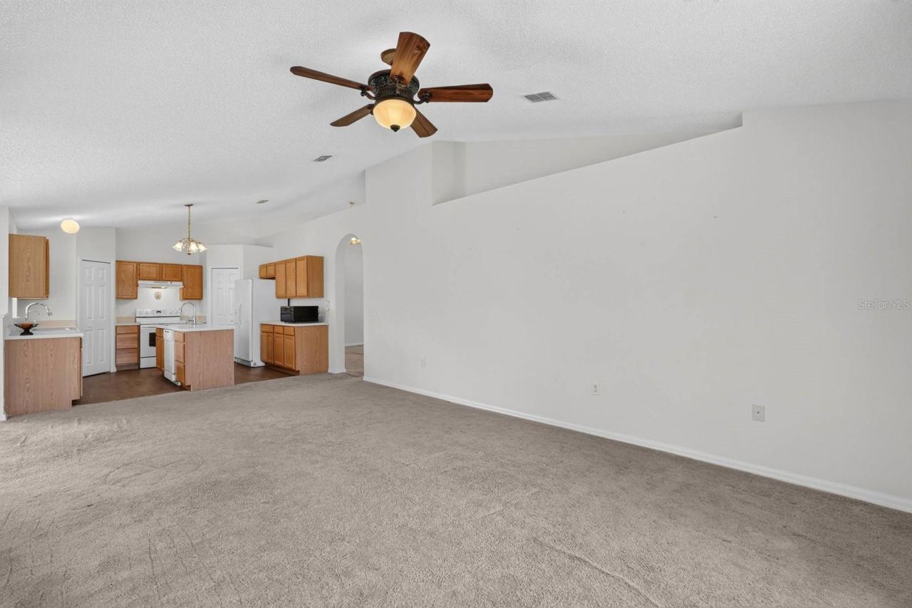 Photo 15 of 20: Family Room looking towards the kitchen