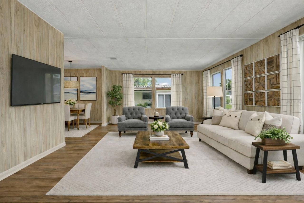 Photo 4 of 20: Realty Staged Living Room