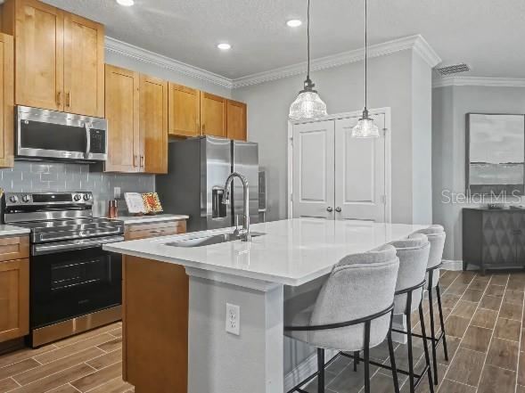 Photo 3 of 20: Model home - actual features may vary.