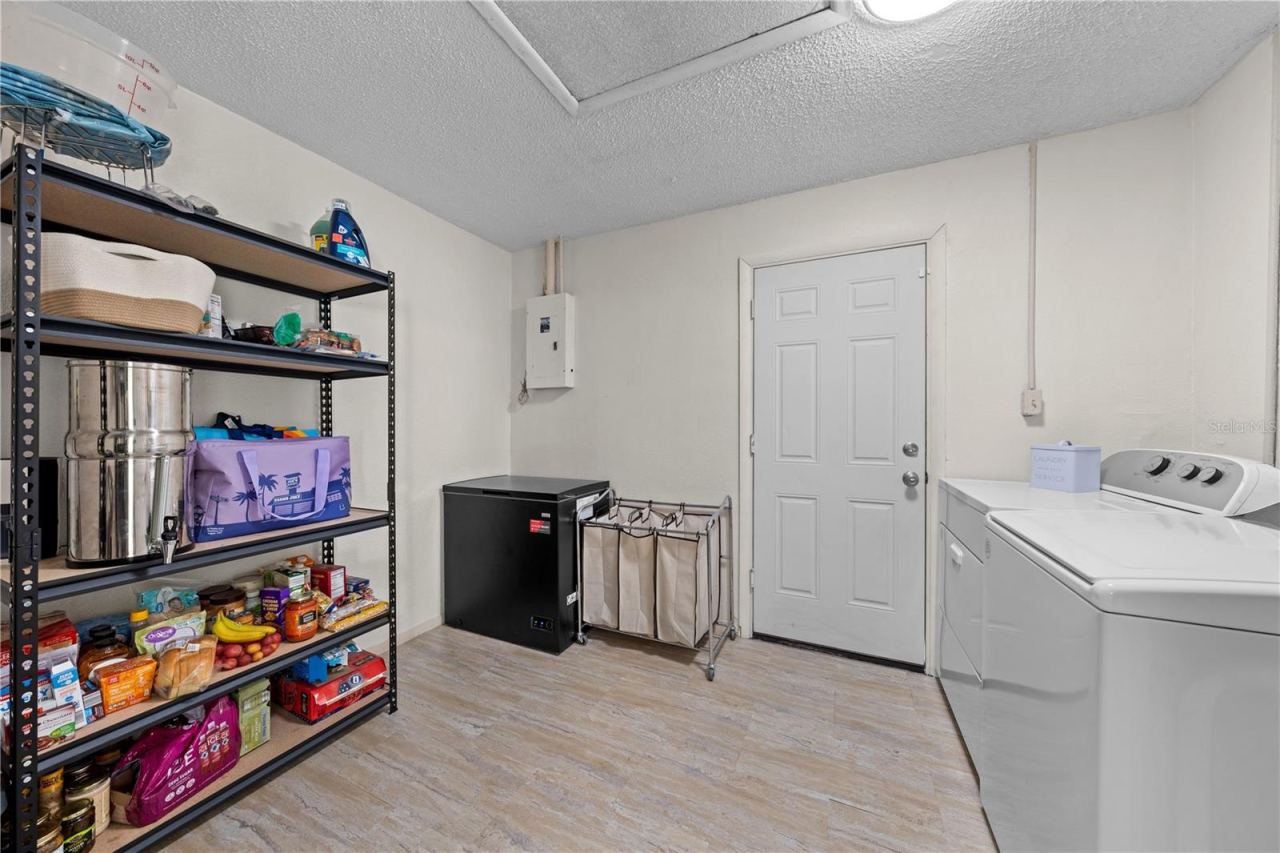 Photo 13 of 20: Laundry room