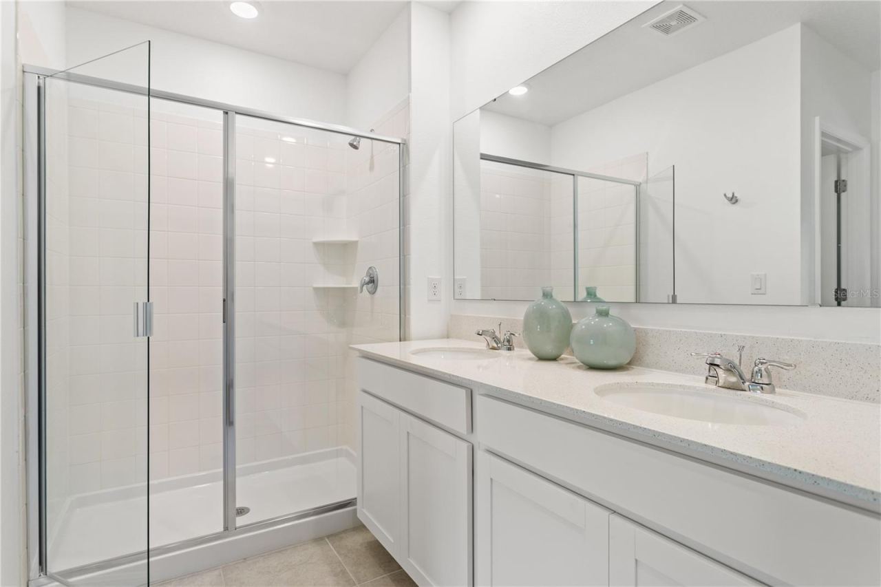 Photo 11 of 20: Primary Bath