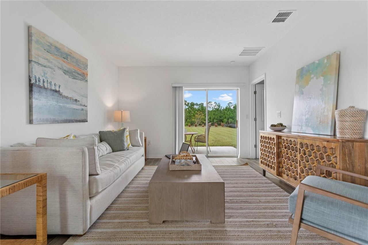 Photo 7 of 20: Family Room