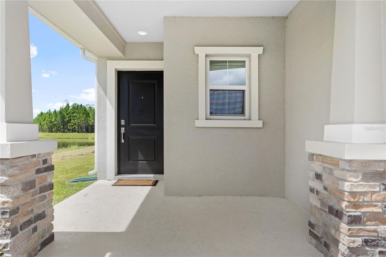 Photo 2 of 20: Porch