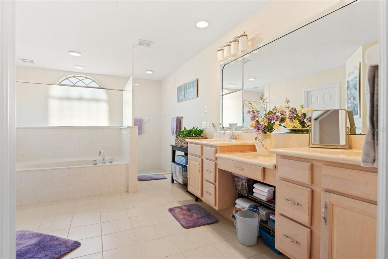 Photo 17 of 20: Master Bathroom