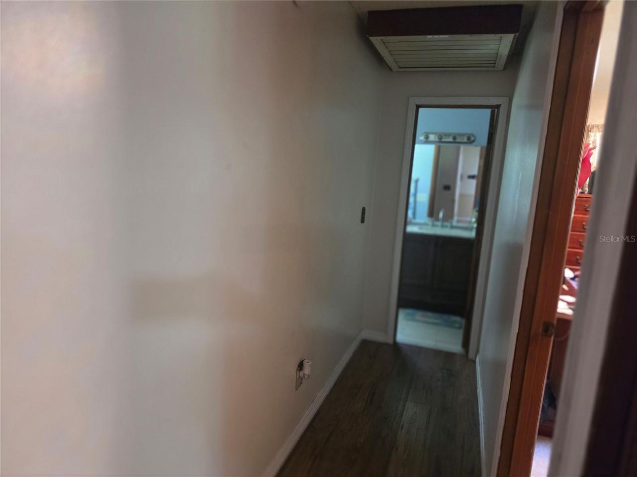 Photo 17 of 20: hallway to guest bathroom