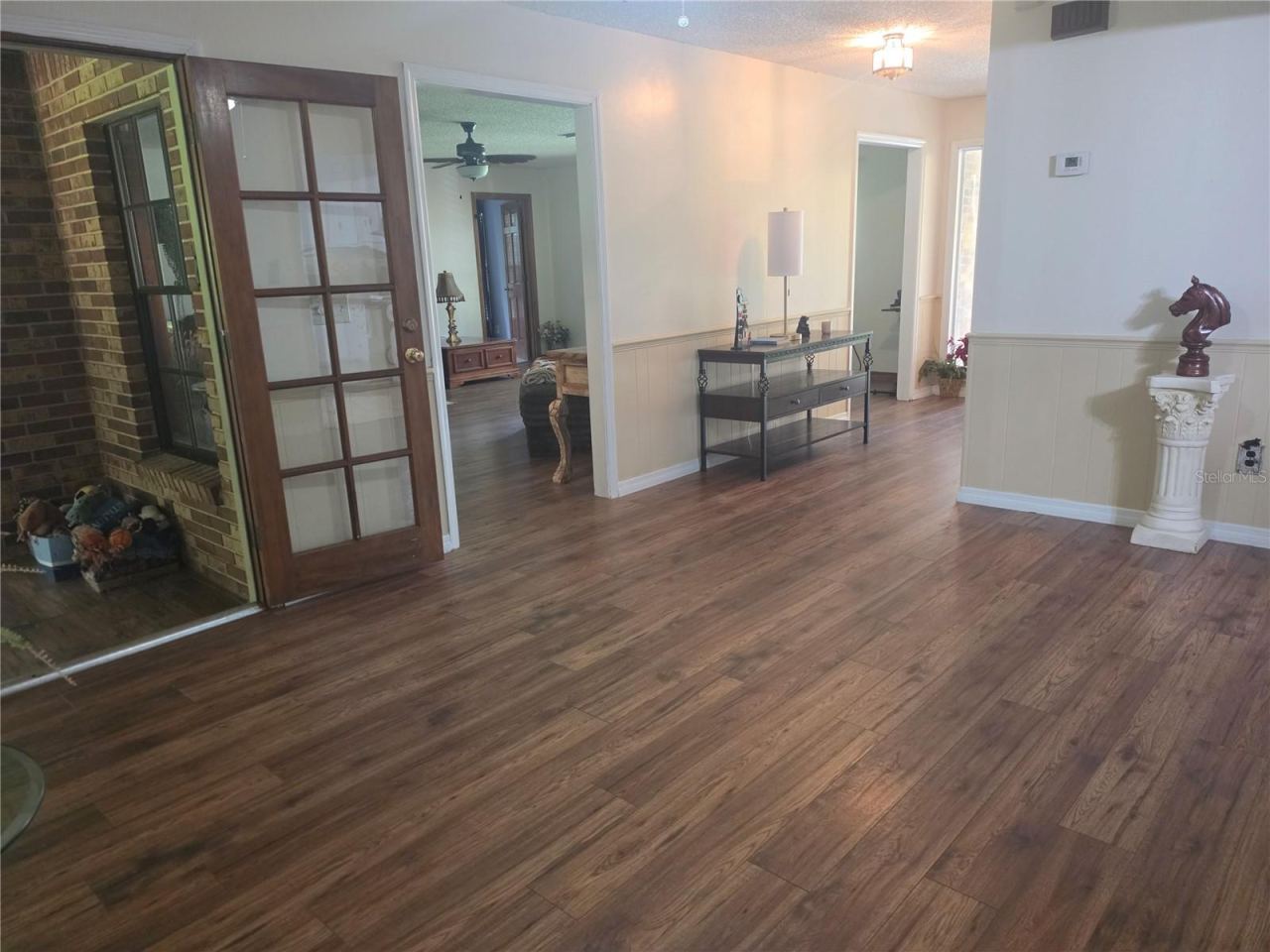 Photo 16 of 20: Dining room area off of the back florida room