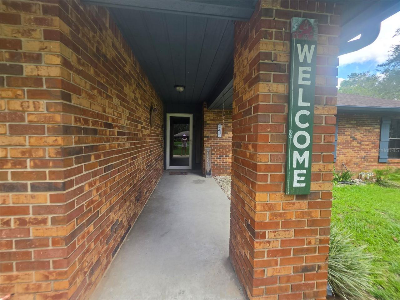 Photo 11 of 20: Front porch