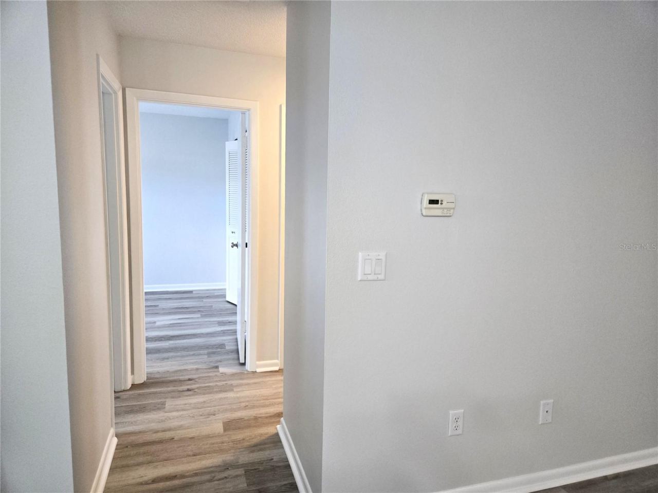 Photo 11 of 20: Hall living room to bedrooms