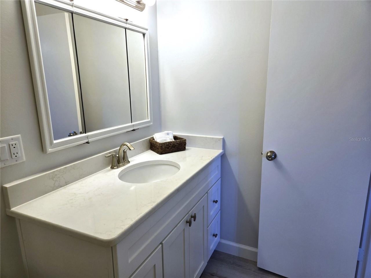 Photo 16 of 20: Primary Vanity