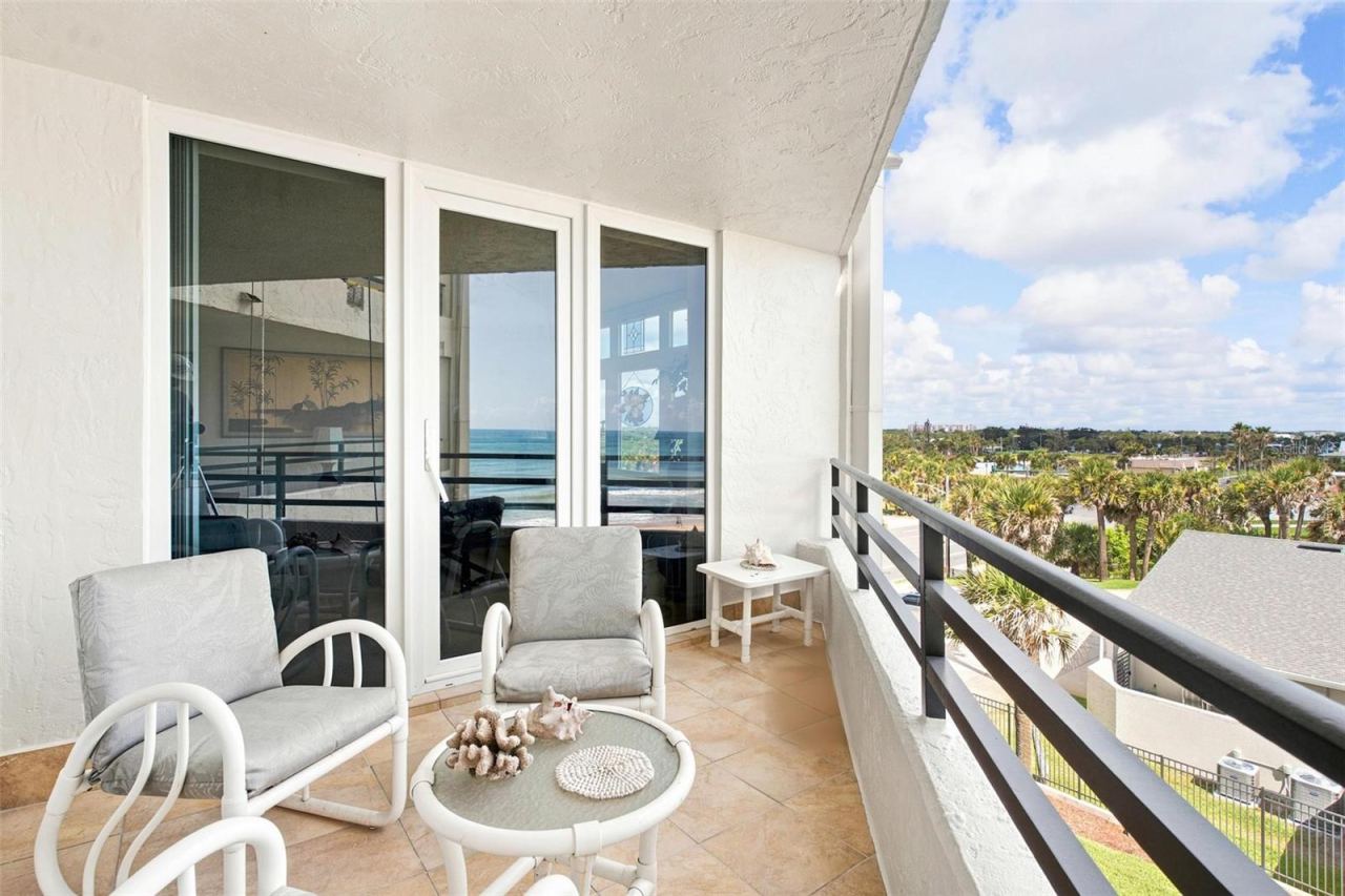 Photo 18 of 20: Balcony with access from both Living Room and Guest Bedroom