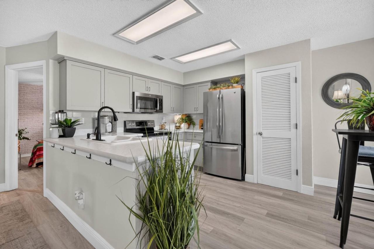 Photo 9 of 20: Kitchen