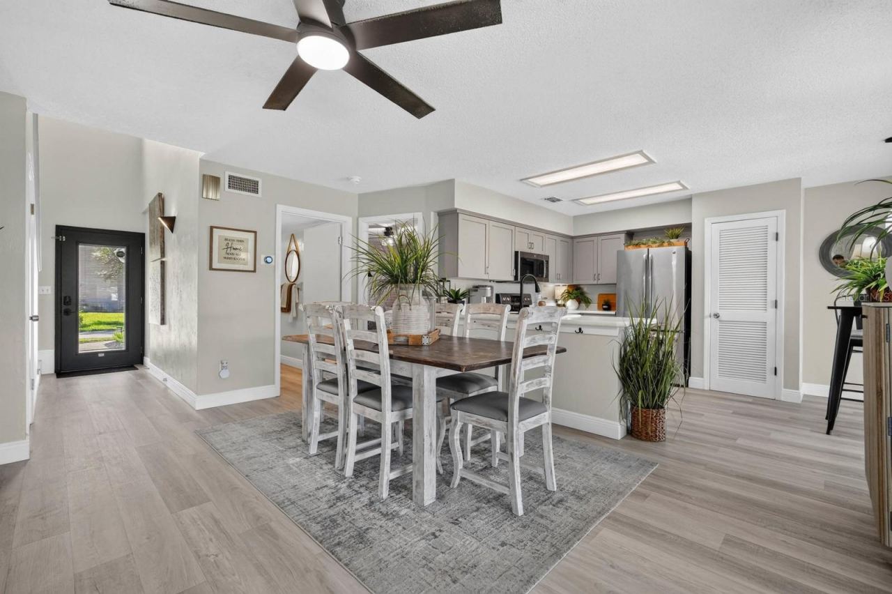 Photo 8 of 20: Dining/Living Room