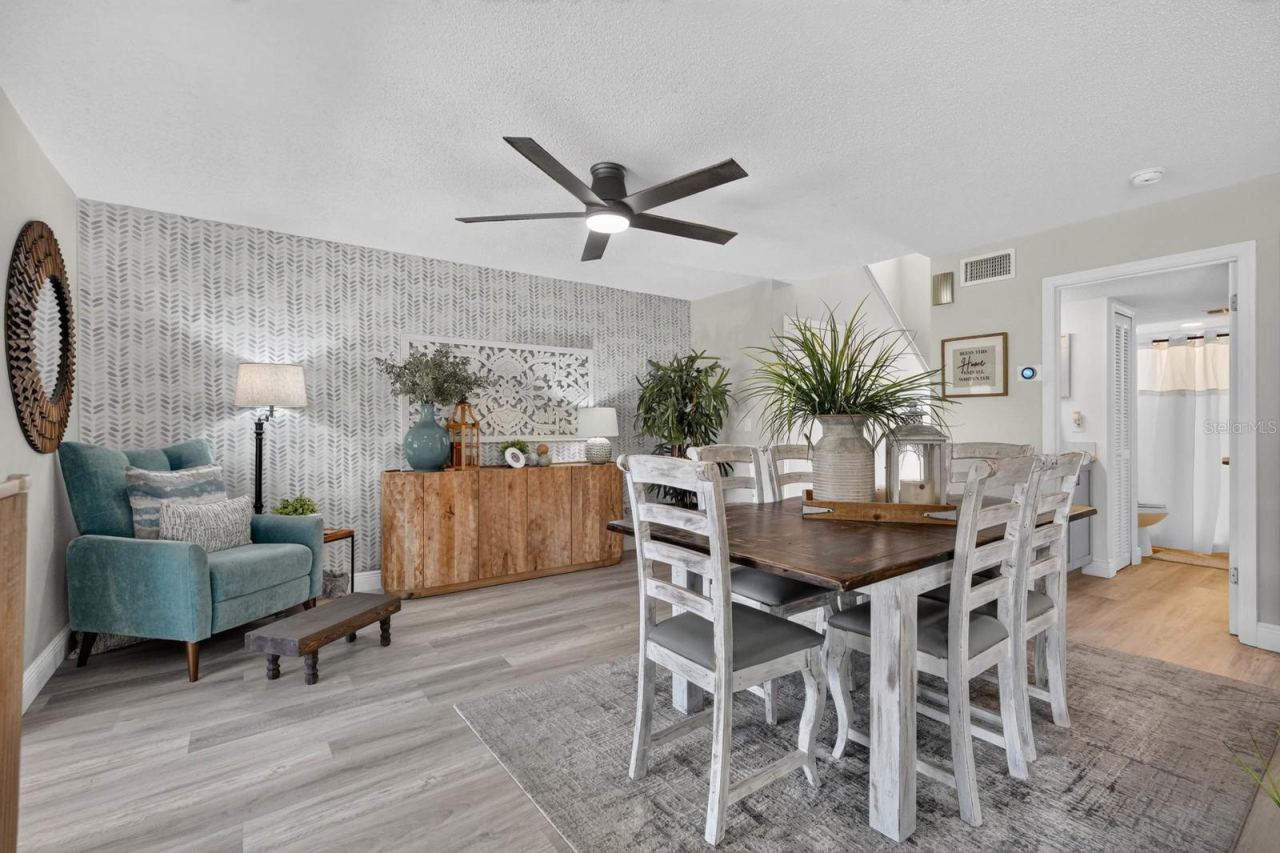 Photo 7 of 20: Dining/Living Room