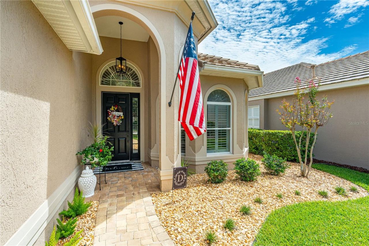 Photo 5 of 20: Welcoming front porch