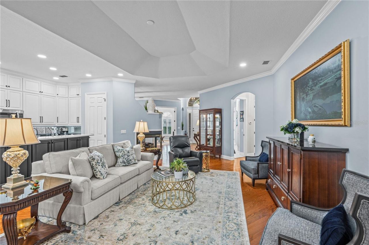 Photo 16 of 20: The tray ceiling adds to the spacious feel of room