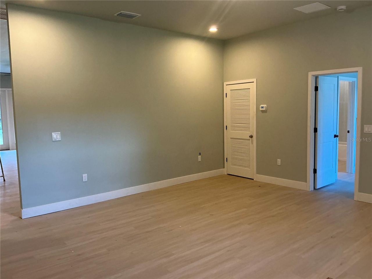 Photo 6 of 20: front living room