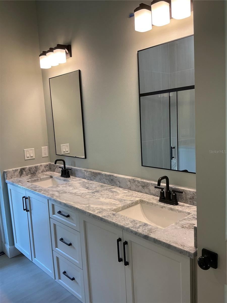 Photo 16 of 20: Rear Primary Bath