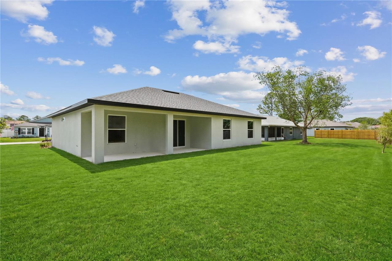 Photo 14 of 15: PICTURES OF COMPLETED HOME, COLOR OPTIONS MAY VARY