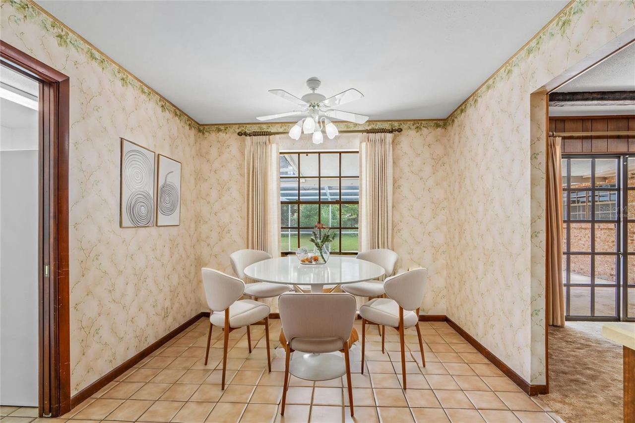Photo 17 of 20: Virtually Staged - Breakfast Nook